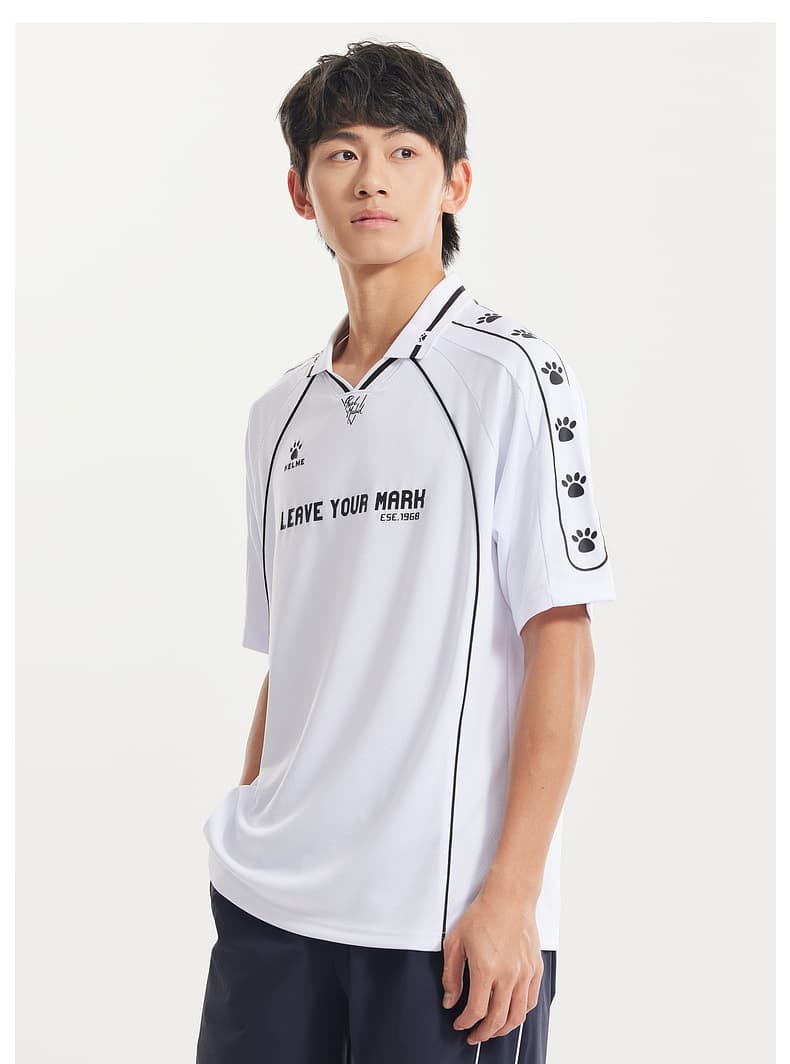 スポーツTシャツ サッカー 伝説を刻むピッチの勇者