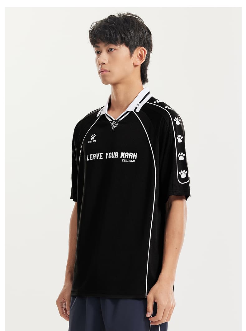 スポーツTシャツ サッカー 伝説を刻むピッチの勇者